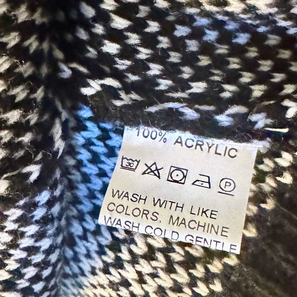 Black and White Skulls Pattern Women’s Cardigan - Picture 3 of 3